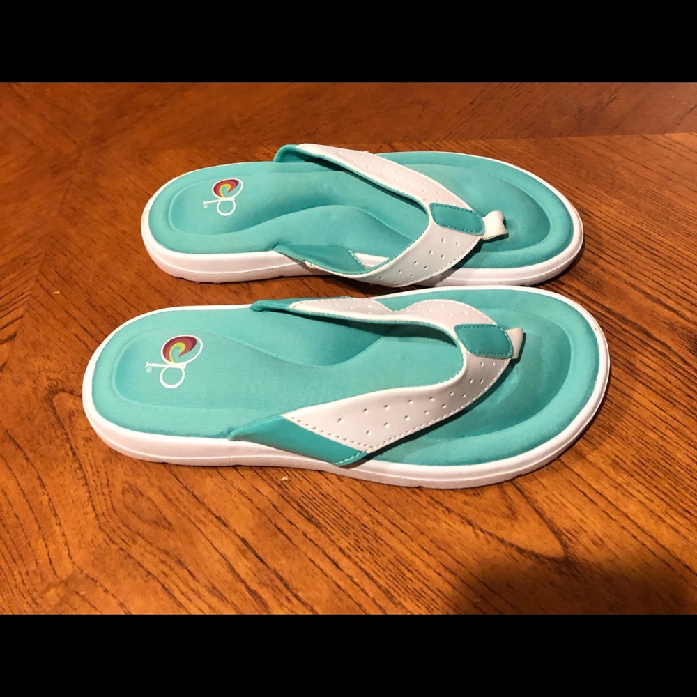 OP womans size 7/8 Sandals, aqua/ white, good used condition. - Picture 2 of 3